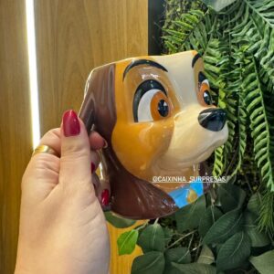 CANECA EM RELEVO DAMA (A DAMA E O VAGABUNDO) - DISNEY PARKS