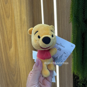 IMÃ PELÚCIA URSINHO POOH - DISNEY PARKS