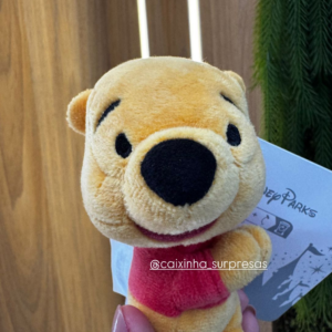 IMÃ PELÚCIA URSINHO POOH - DISNEY PARKS
