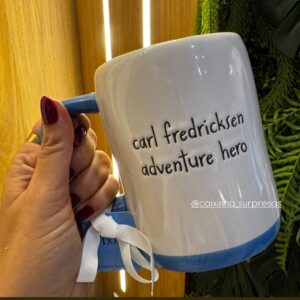 CANECA CARL FREDRICKSEN (UP! ALTAS AVENTURAS) - IMPORTADA